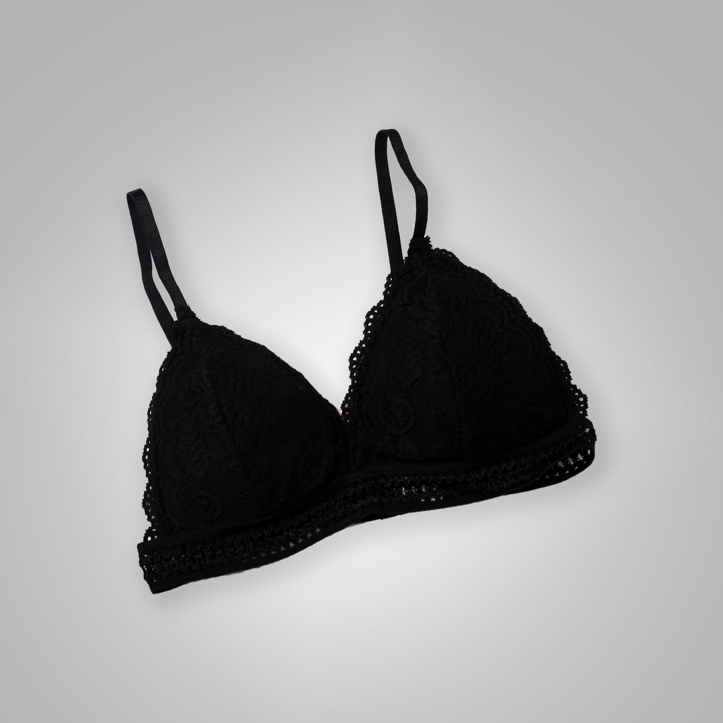 Lace Elegance Wireless Bralette – Soft Padded, 2 Hooks & 3 Closure Points